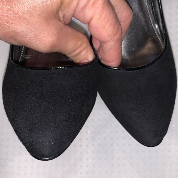 AK Anne Klein Size 6 M Black Genuine Suede Leather Pump - Picture 9 of 16